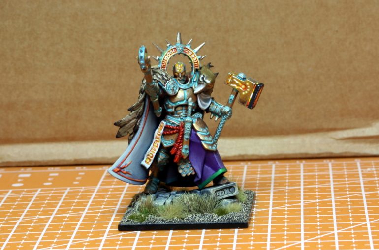 The model is painted with acrylics except for the cloaks, which were done in oil paints.