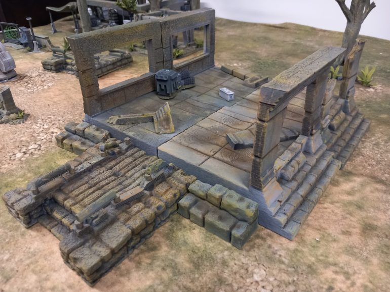 Playing around with the layout and adding or taking away sections. Because there are mo corner sections the flat side surface is hidden by ruble pieces and the step up section