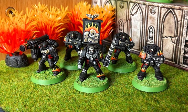 I need to take proper photos of the Squad, but for now, here they are in all their Oldhammer glory!