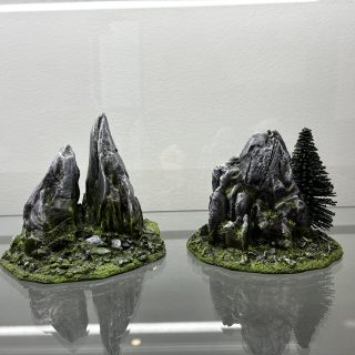 Four LoS blocking rock formations.