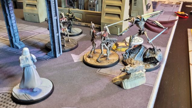 The B1s aren't that impressive on their own, but once their fearless leader drops into the mix they did a good job of controlling objectives while Grievous used his high mobility to go wherever he was most needed. By the end of the game they had a pretty good synergy going.