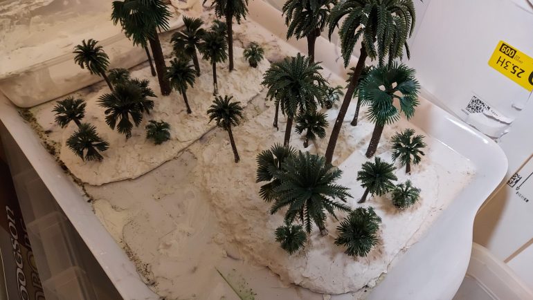 I've added some modelling compound to the foam board. This will make it set firm. Unfortunately I only had enough left to do 2 bases. 