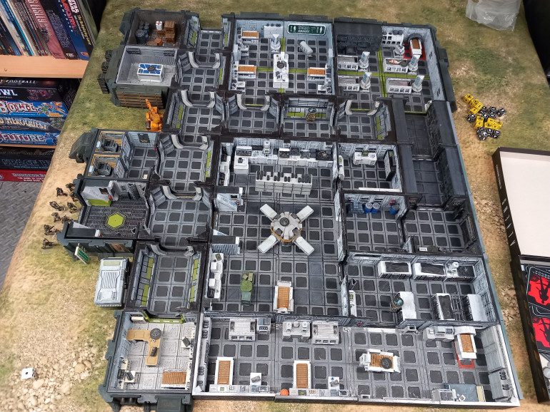 One game I did play was some solo missions of Bughunt from 5 parsecs from home. This used my aliens collection and I think I got a golden button for this. Fun holiday faming that I'll be doing more of.