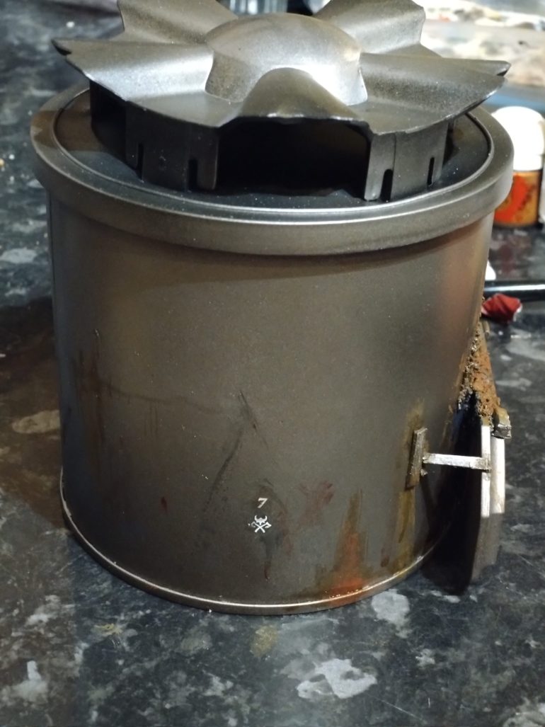 Again I used blood bowl decals to add interest. The small arrows on the cap make no sense to me being on the cap, but for my scri-fi terrain it gives us the opportunity to make up some reasons why this terrain has gauges and arrows 