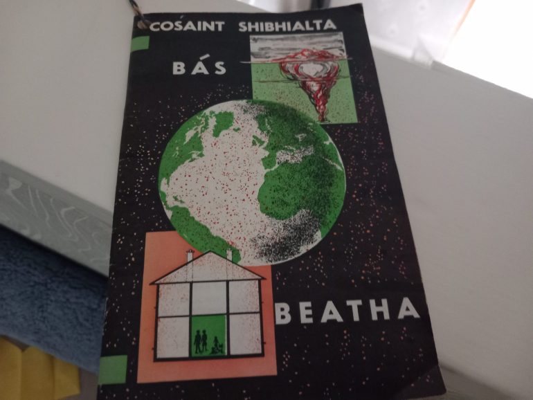 As I'm in Ireland over Christmas I spotted this handy Irish survival guide to a nuclear exchange. It was sitting in my inlaws study. Thought I'd take some snaps for my fallout project. Never know if this information might be useful 