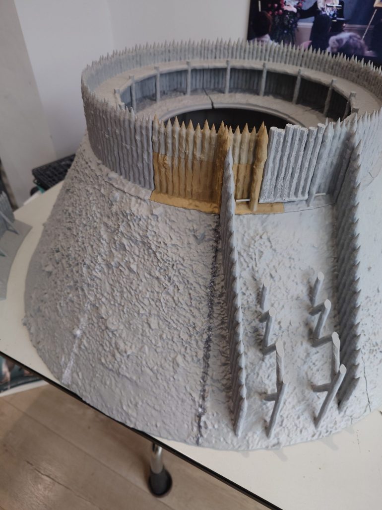 So now adding the pallisade ring around the top of the mound. Next up some filling and prepping for base coating