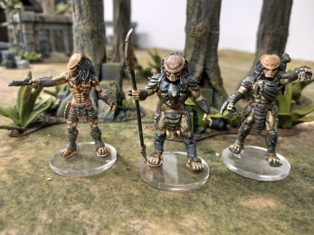 Looking into one page rules skullhunter lists I wanted to start a new force from scratch. So ignoring all my predator models I started 3d printing some papsikels minis. My inspiration being the original dark horse comics AvP from the 90s. I wanted predators with hand guns instead of the shoulder caster. I also went for a similar colour scheme from the comic making them a bit brighter and poppier than usual