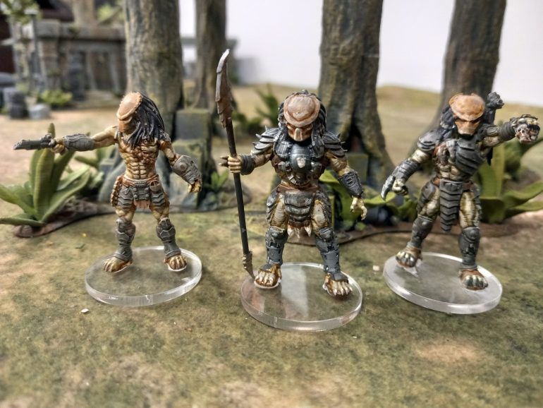 Looking into one page rules skullhunter lists I wanted to start a new force from scratch. So ignoring all my predator models I started 3d printing some papsikels minis. My inspiration being the original dark horse comics AvP from the 90s. I wanted predators with hand guns instead of the shoulder caster. I also went for a similar colour scheme from the comic making them a bit brighter and poppier than usual