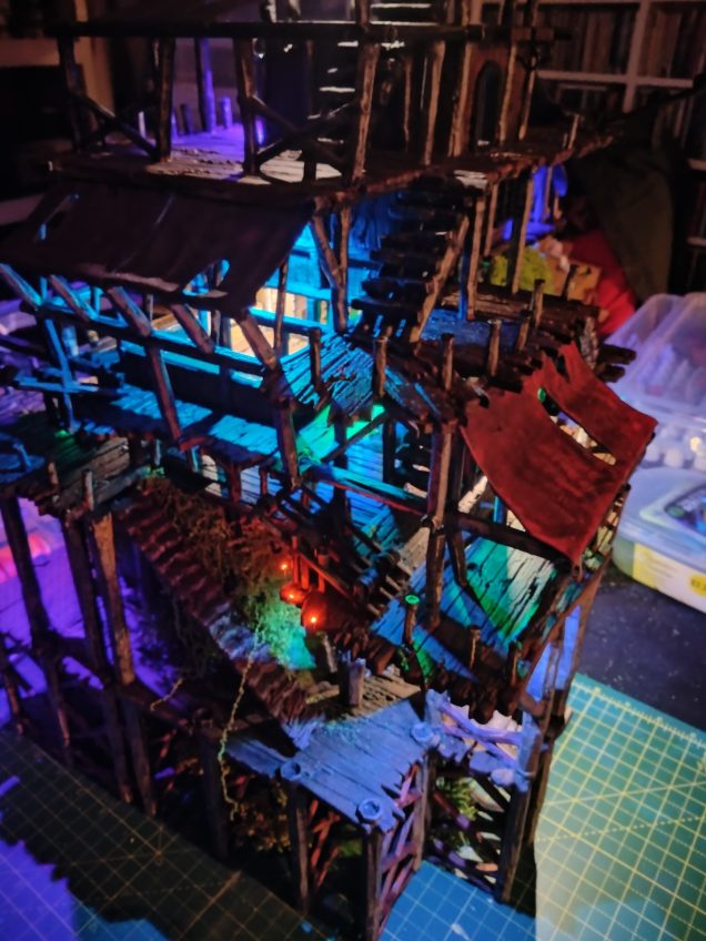 Coloured lights: Ideal for unpainted miniatures....