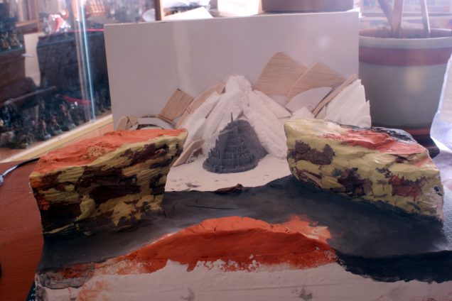 I widened the gap between the front ridges and prepared the base of the mountain relief.