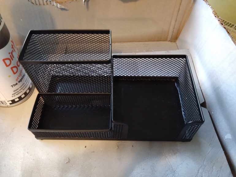 Down the treasure trove of the Lidl middle aisles to find fun terrain ideas. Realised that there was potential for this to be a caged off / cargo area in a sci-fi setting.