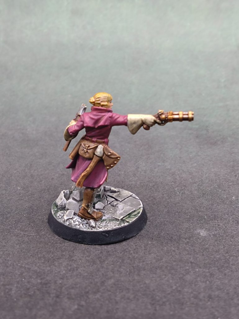 Similar paint job to Quiet Pock. Went to the same tailor before hitting the Nethermaze.