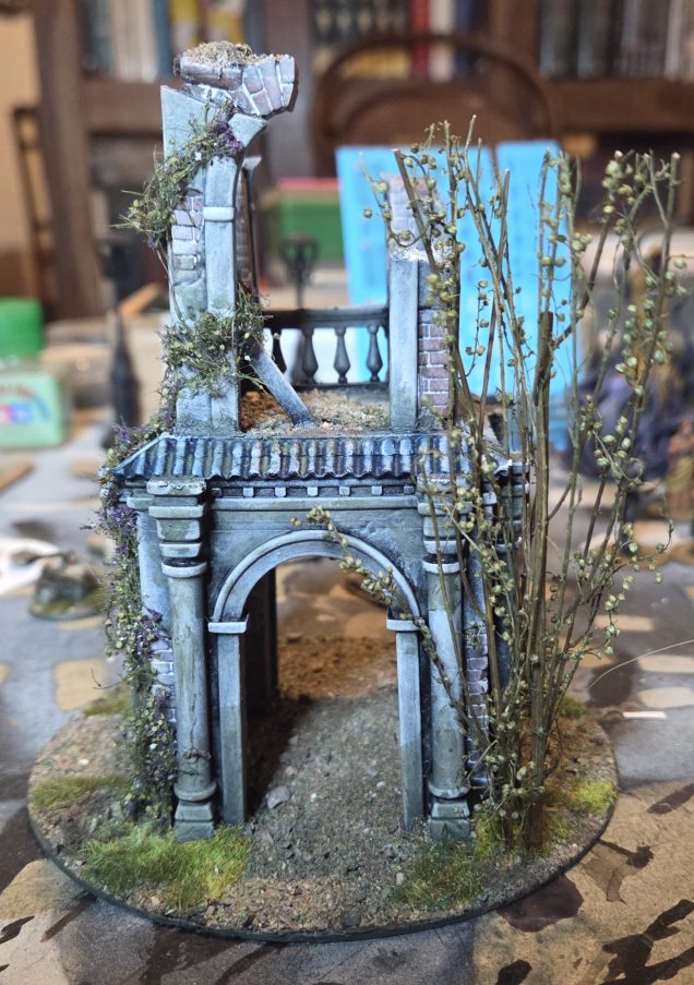 My favourite bits  yhr ivy snd the shrub.