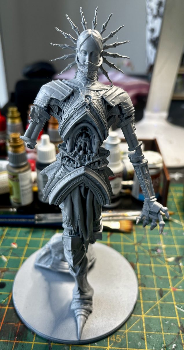 Now this one has been sitting waiting for a while so it’s time to get some paint on her. I left the sword arm off to get at the little shrine in the stomach