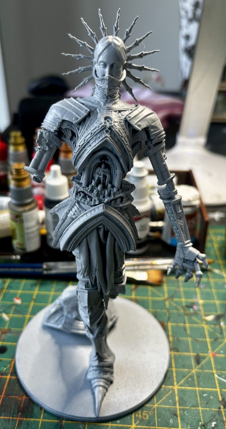 Now this one has been sitting waiting for a while so it’s time to get some paint on her. I left the sword arm off to get at the little shrine in the stomach