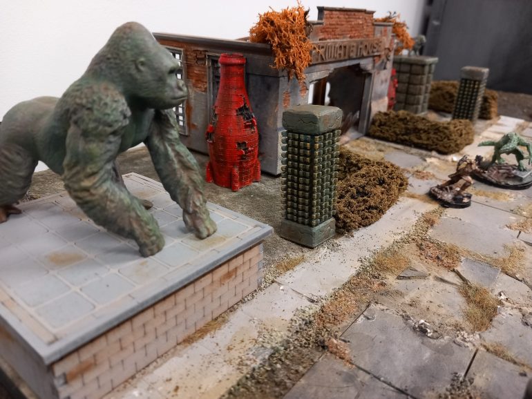 The giant animal statues and the papsikels predator style scenery pieces along with the hedgerow gives this zone a different feel.