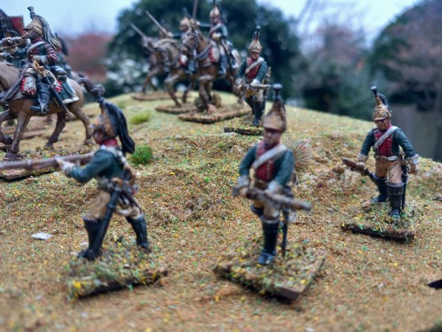 The box is meant to contain 8 Dragoons on foot nut my box was missing a sprue. I only had 4. Darn