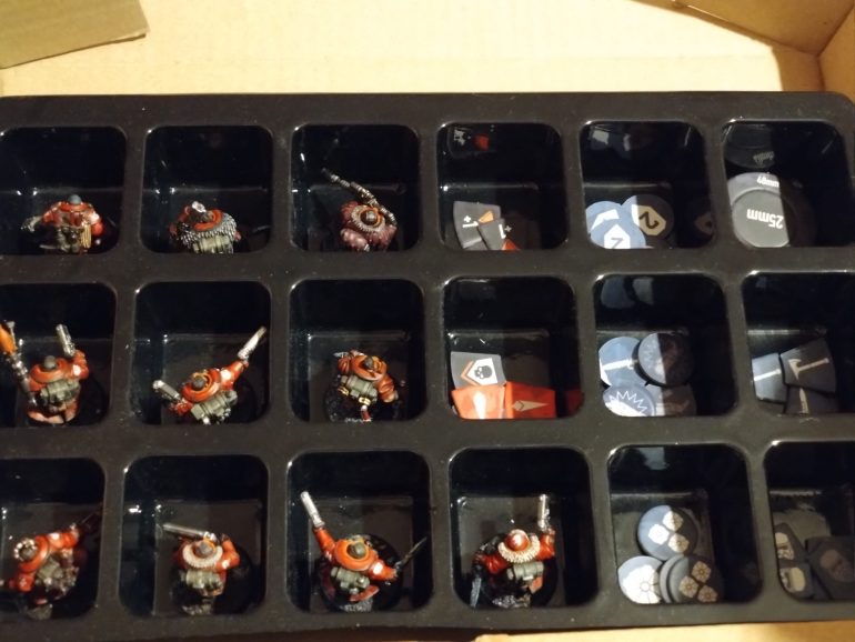 Used the tray from a Mantic Games Calendar box as a good Killteam storage solution.