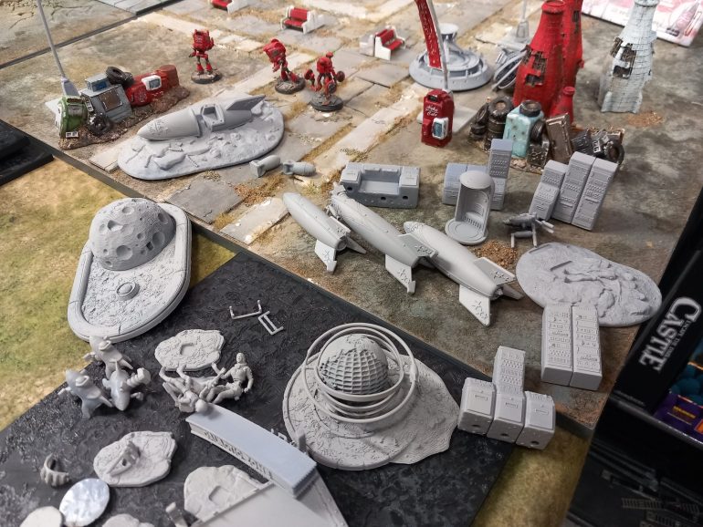 The galactic zone of the park is one of the better themed areas going full 50s science fiction. I printed a few items from modiphius and looked at what items I already had.