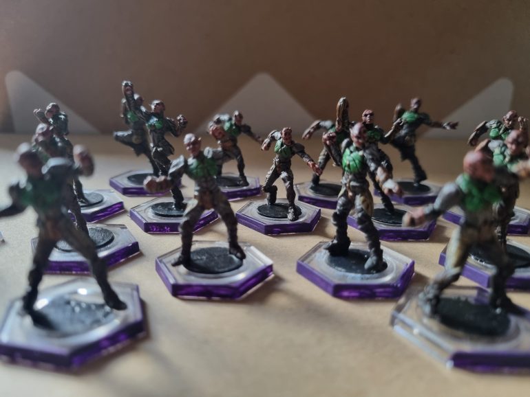 My shan-meeg Starhawk team painted up. As they are Asterians i didn't want to do any old space elves or eldar themed colours. I went with inspiration from babylon 5 and tried to paint them up like G'kar and Narns. Skin should have been a bit more orange maybe.