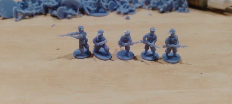 Here are the first 15mm Minis Printed and ready to paint. They came out a little smaller, probably closer to 12mm than 15mm but that doesn't matter since I'm printing everything at the same scale