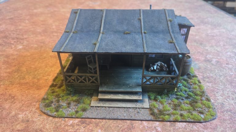 I used odd bits of foilage, lichen, sponge, paper flowers, vines and the lovely Gamers Grass tufts (moss and dark moss).