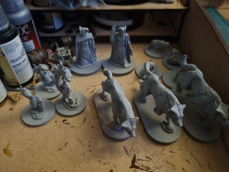 Throwing somethings onto the painting board to get some painting started. The wolves definitely meet the criteria of the wandering creatures tables but the others are from specific scenarios from the red king and the Maze of Malcor. Look i fancied painting them, so Sue me lol.