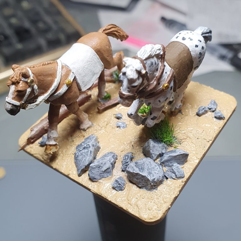 Step 4, Base, Tribune