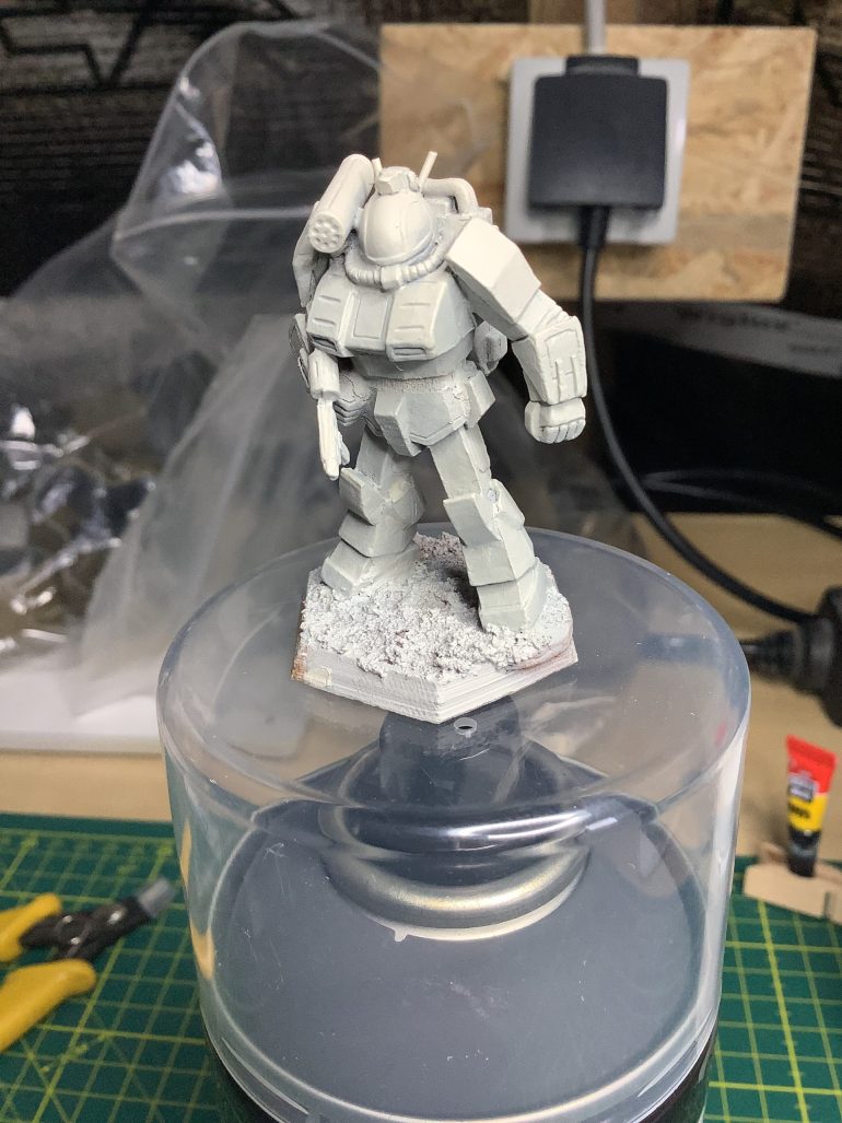 I used this old metal Griffin to test my idea for the base colour.