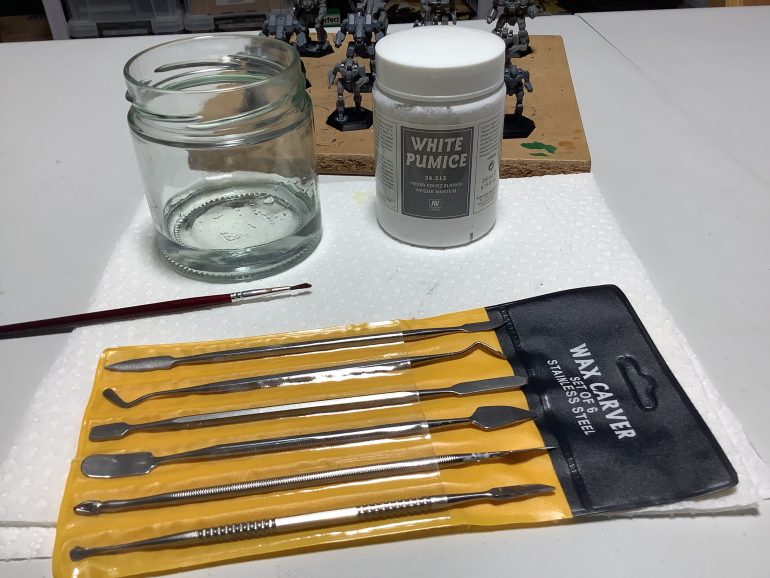 My usual approach to texturing the bases of my minis.