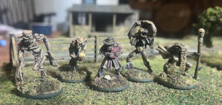 I had already painted these Ghouls but I was not happy with them, the skin tones were dull and most of the clothing were unhighlighted with just a wash and maybe a drybrush. I highlighted the flesh up using khaki mixed with barbarian flesh, added further highlights to the skulls and parchment and highlighted all the clothes up. 