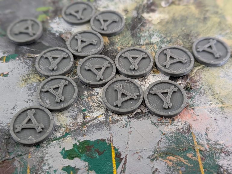 I had a few sprues from a WHFB 5th Ed Skaven Clanrat boxed set, with multi-pose minis rather than the monopose skaven that came with the original WHQ. Unfortunately I didn't have the shields for these, so I went to my design program again and drew up some simple shields so all my Skaven would match.  