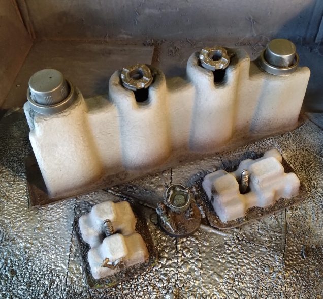 Spray can plastic stoppers and caps from the pound shop spray cans I picked up look great on top of the packaging pieces to give it a touch more dieselpunk/ sci-fi vibes.