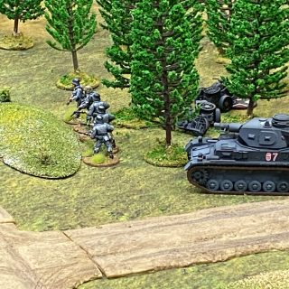 Chain of Command Learning games