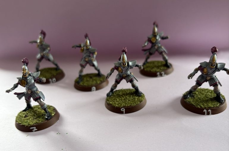 The linemen - frontal image