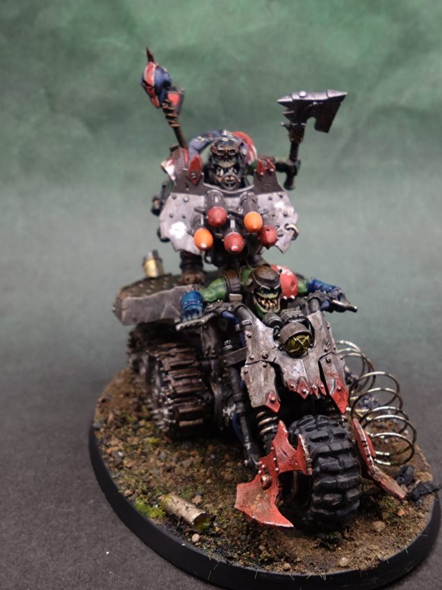 Kept the same Ork skin recipe from my Blood Bowl Orcs team. Though with a slightly different prime. I used blacK, a Leadbelcher zenith and quick spray of Deathguard Green over the minis.