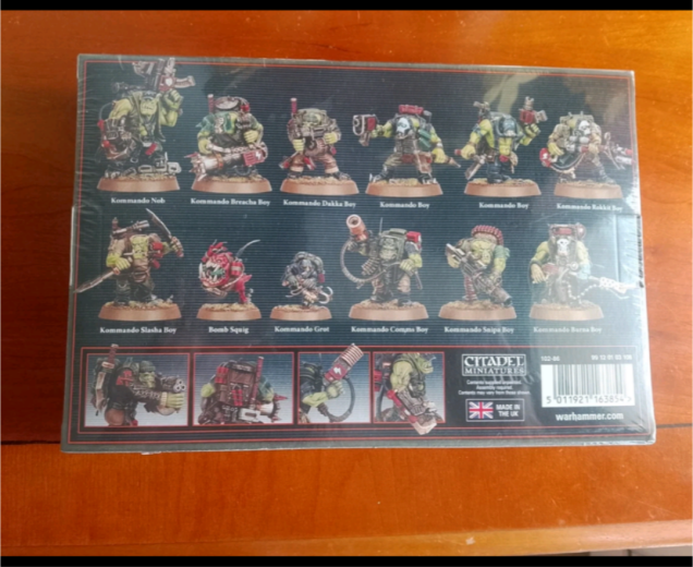 ...and picked up a box on eBay I was happy with price wise of the Kill Team Kommandos. I saw from unboxings that there are some spare and alternative parts that will allow me to upgrade my Commandos. The two boxes should allow me to make all the specialists and poses that I want without worrying about the price I have paid.