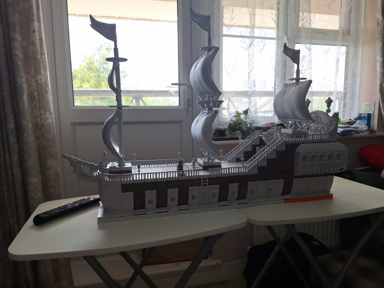 So the first ship is now fully printed and it is huge. Now I need to start painting it.