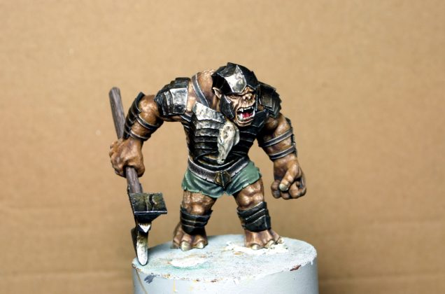 The second ogre is also ready. I thought the black armour would contrast nnicely with the white city. 