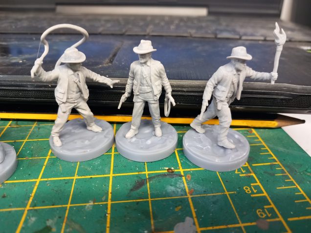 Skullforge studios indy minis. Also included a running indy from boulder. I'll leave that kne for later for a diorama of some sort
