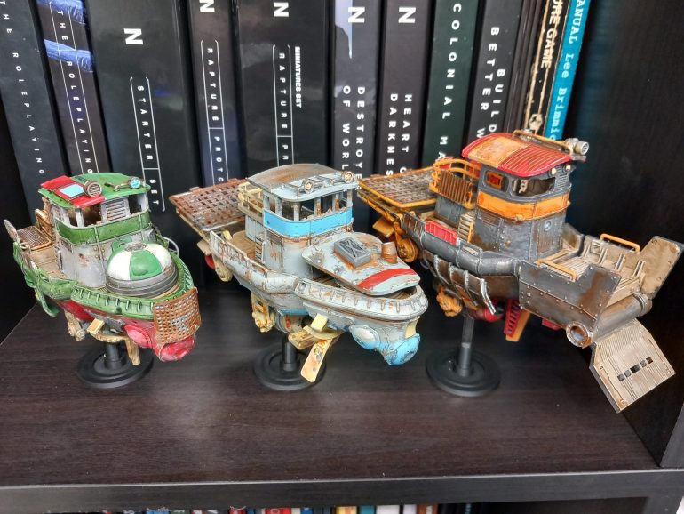 This printed kit has a lot of versatility. A humble merchant vessel refitted for combat  it co.es with different options for different parts of the vessel so you can mix and match and create your own ship with different load outs.
