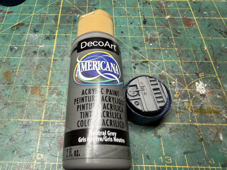 After priming the base black (i I like this for deeper shadows, apply a heavy dry brush of medium grey.