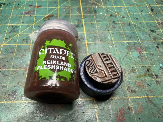 When the paint is dry (be patient), apply a wash of GW Reikland Fleshade and wipe pooling areas on the flat surfaces.