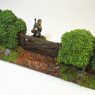 Streetscape: 20/28mm Bocage Hedgerow Scenery Set