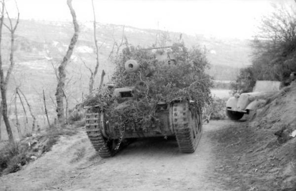 Bundesarchiv_Bild_101I-313-1050-28,_Italien,_Panzerjäger_'Marder_III'