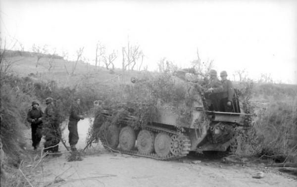 Bundesarchiv_Bild_101I-313-1050-29,_Italien,_Panzerjäger_'Marder_III'