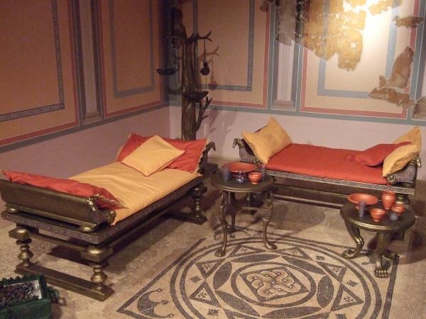 ancient roman furniture